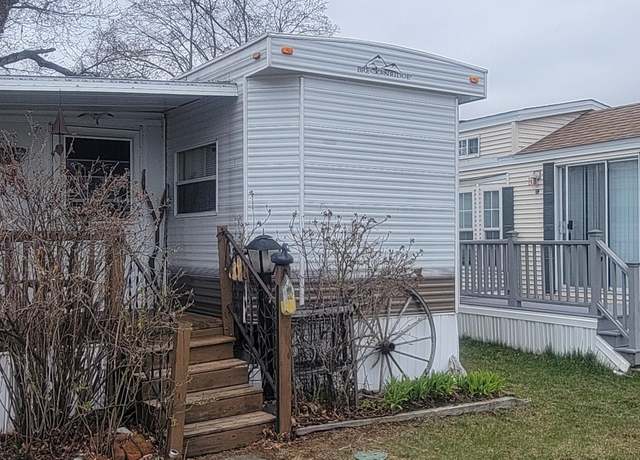 Property at 9 Bourne Ave Unit R2, Wells, ME 04090, 2 beds, 1 bath
