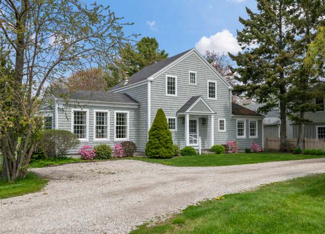 Property at 5 Webster Ln, Yarmouth, ME 04096, 2 beds, 2.5 baths