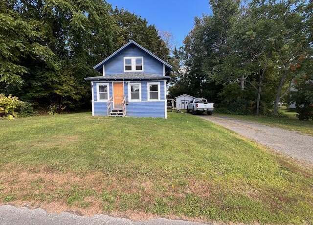 Property at 3 Sunnyside St, Houlton, ME 04730, 2 beds, 1 bath