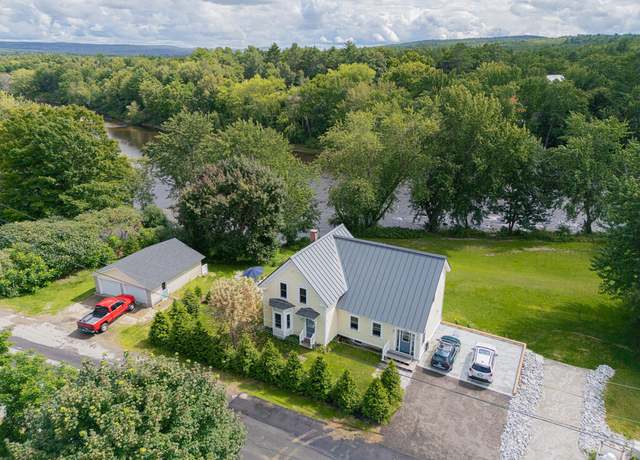 Property at 129 Philbrick St, Farmington, ME 04938, 4 beds, 2.5 baths