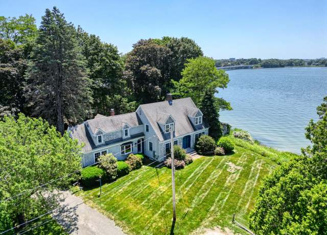 Property at 18 Fern Ave, Falmouth, ME 04105, 4 beds, 3 baths