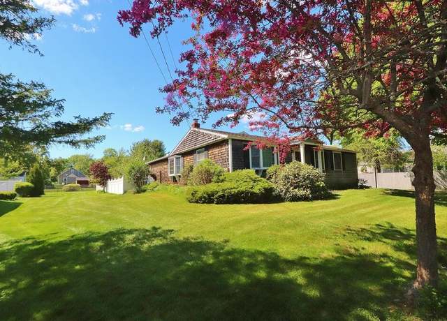 Property at 207 Sixth St, Bangor, ME 04401, 3 beds, 1.5 baths