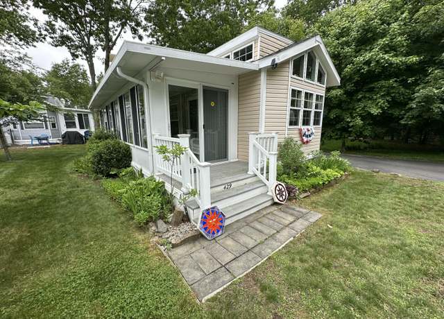 Property at 23 College Dr #429, Wells, ME 04090, 3 beds, 1 bath