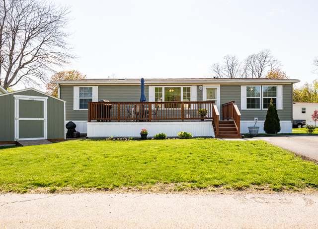 Property at 22 Blackberry Pl, Kittery, ME 03904, 3 beds, 2 baths
