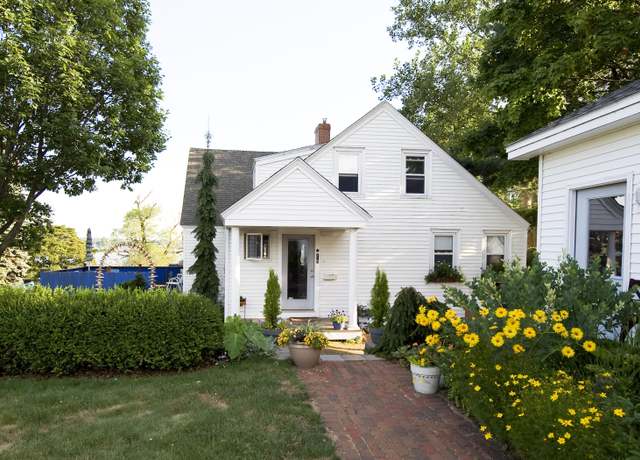 Property at 10 Island Ave, Kittery, ME 03904, 3 beds, 2 baths