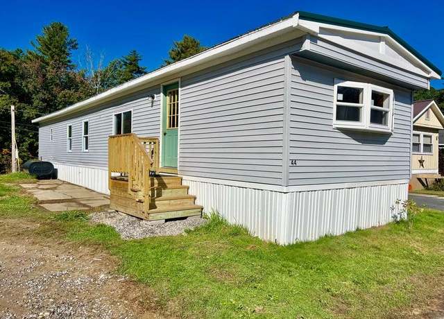 Property at 44 Samantha Ln, Auburn, ME 04210, 3 beds, 1 bath