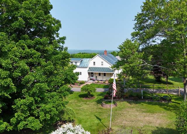 Property at 219 Middle Rd, Skowhegan, ME 04976, 5 beds, 3 baths