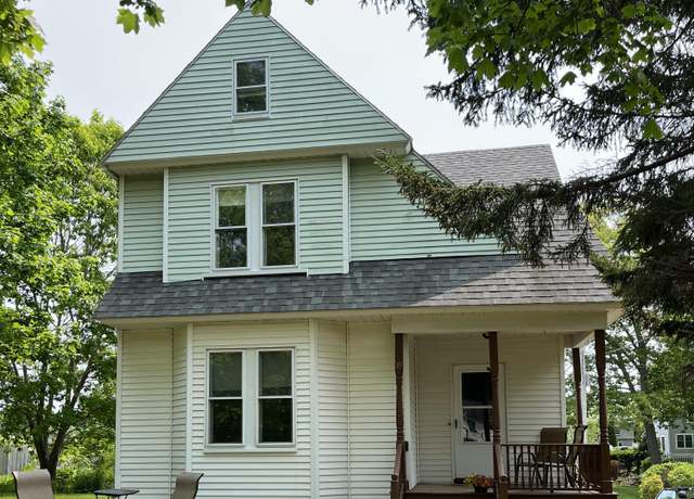 Property at 39 Main St, York, ME 03909, 4 beds, 2 baths