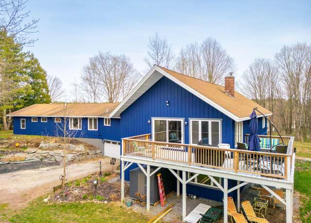 Property at 314 Meadow Rd, Topsham, ME 04086, 5 beds, 4 baths