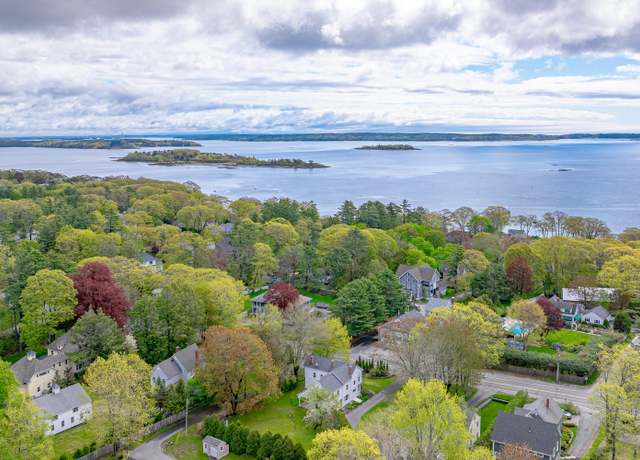 Property at 288 Foreside Rd, Falmouth, ME 04105, 4 beds, 3 baths