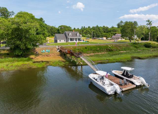 Property at 352 River Rd, Eliot, ME 03903, 3 beds, 2.5 baths