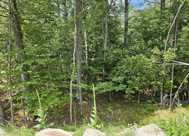 Property at 386 Lenox Cir, Waterboro, ME 04061
