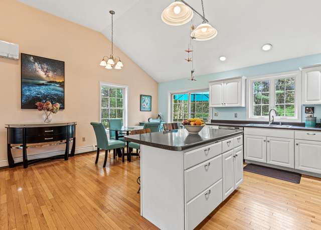 Property at 4 Goldenrod Pl, Brunswick, ME 04011, 3 beds, 2.5 baths