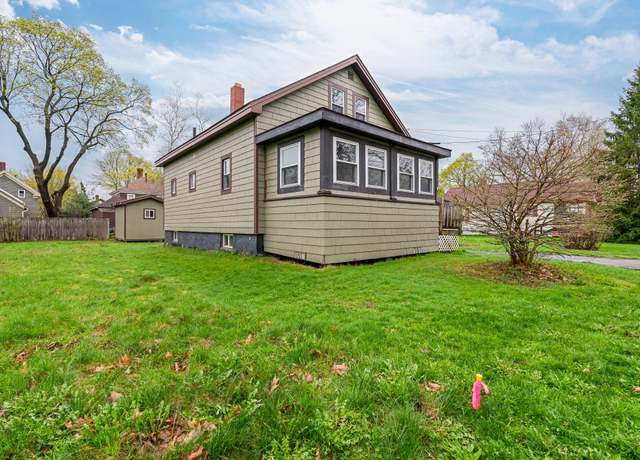 Property at 30 Munroe St, Bangor, ME 04401, 3 beds, 1 bath