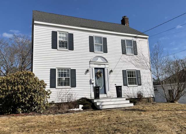 Property at 1299 High St, Bath, ME 04530, 3 beds, 1.5 baths