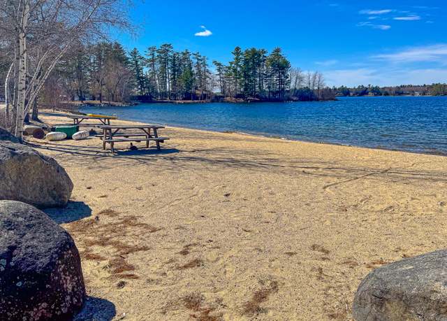 Property at 7 Birch Dr, Raymond, ME 04071, 4 beds, 2 baths