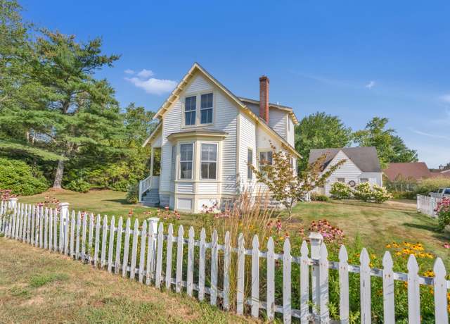 Property at 86 Summer St, Kennebunk, ME 04043, 3 beds, 2.5 baths