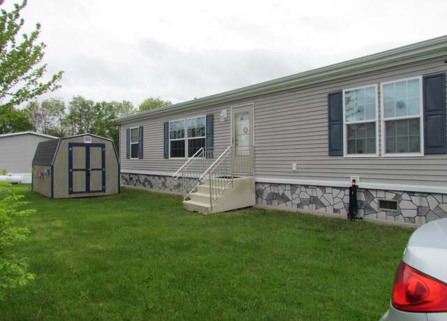 Property at 7 Sarah Ave, Lewiston, ME 04240, 3 beds, 2 baths