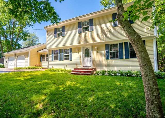 Property at 2 Evergreen Cir, Cape Elizabeth, ME 04107, 5 beds, 2.5 baths