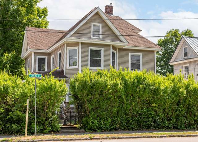 Property at 125 Grove St, Bangor, ME 04401, 3 beds, 1 bath