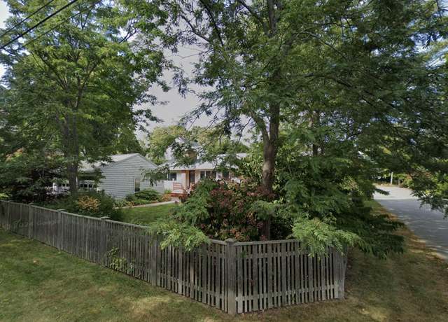 Property at 21 Ocean View Rd, Cape Elizabeth, ME 04107, 3 beds, 1 bath