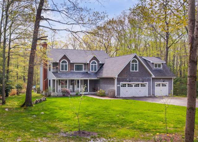 Property at 19 Hemlock Ridge Ln, York, ME 03909, 4 beds, 3.5 baths