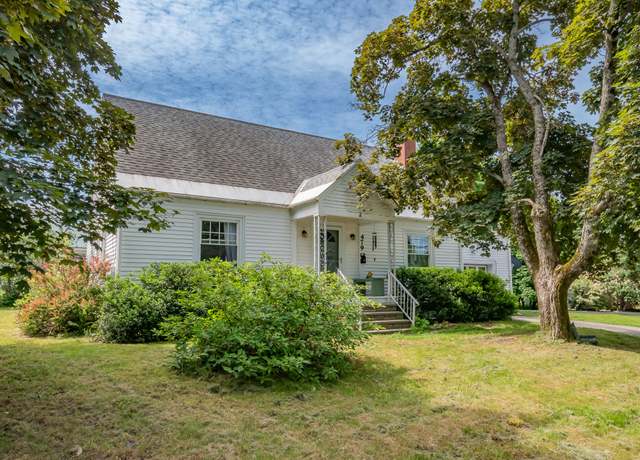 Property at 479 Essex St, Dover-foxcroft, ME 04426, 2 beds, 1 bath