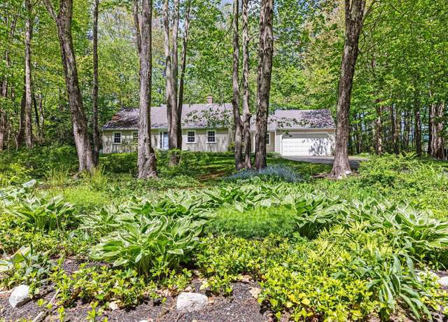 Property at 33 Woodhaven Dr, Kennebunk, ME 04043, 3 beds, 2 baths