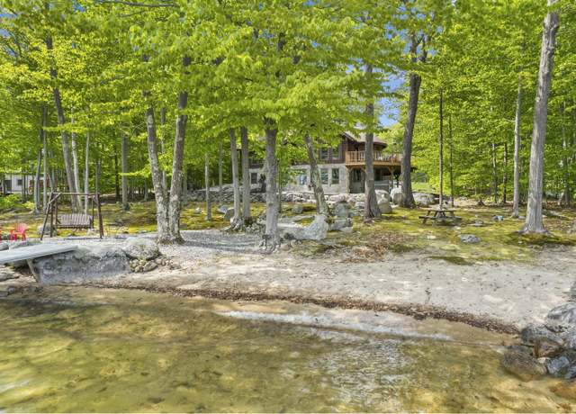 Property at 26/lot3037 Emerald Point Dr, Frye Island, ME 04071, 4 beds, 3 baths