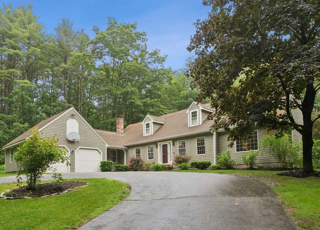 Property at 3 Flintlock Ln, Falmouth, ME 04105, 4 beds, 2.5 baths