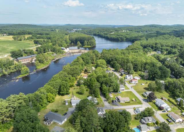 Property at 8 Riverview Ave, Lewiston, ME 04240, 3 beds, 1 bath