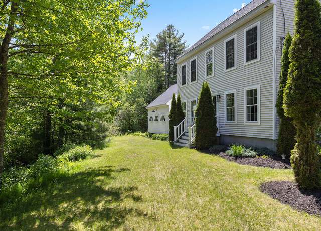 Property at 7 Hideaway Dr, Freeport, ME 04032, 3 beds, 1.5 baths