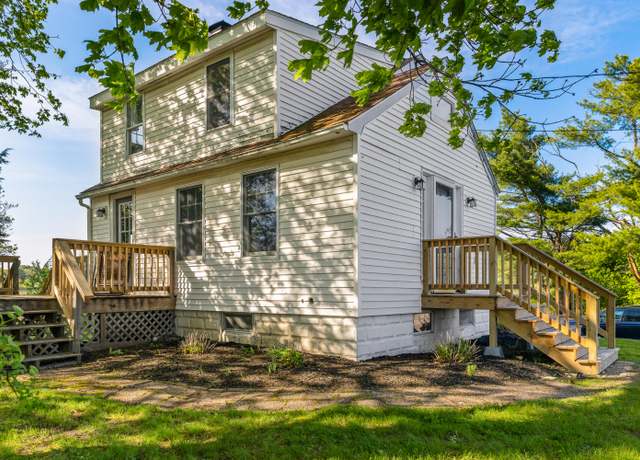 Property at 185 Depot Rd, Eliot, ME 03903, 3 beds, 1.5 baths