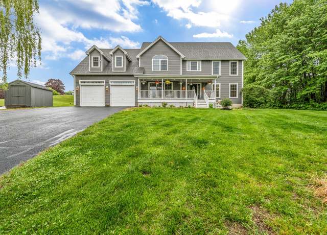 Property at 24 Hickory Dr, Auburn, ME 04210, 5 beds, 2.5 baths