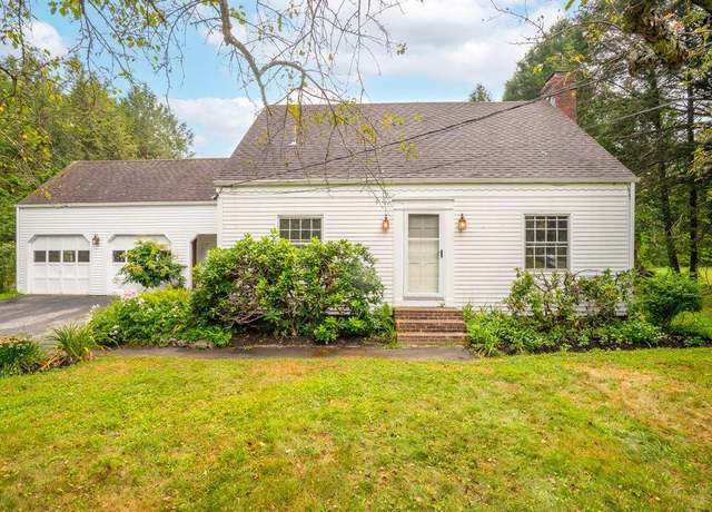 Property at 221 Bayview St, Yarmouth, ME 04096, 3 beds, 1.5 baths