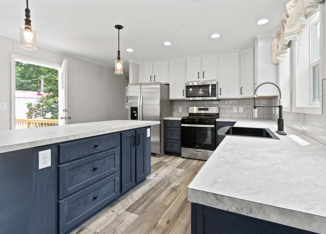 Property at 127 Shaker Rd #37, Gray, ME 04039, 3 beds, 2 baths