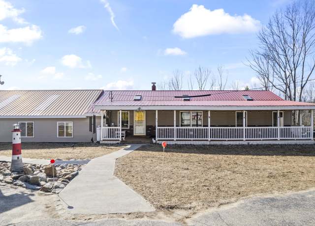 Property at 450 West Rd, Waterboro, ME 04087, 3 beds, 2.5 baths