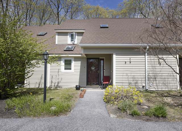 Property at 6 Linwood Rd #6, Freeport, ME 04032, 2 beds, 1.5 baths