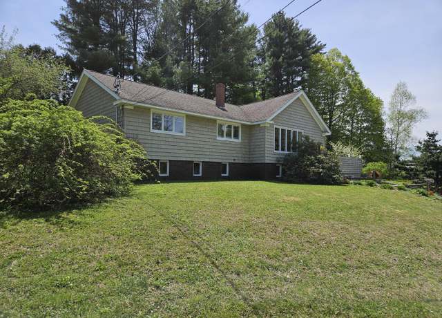 Property at 11 Jill St, Lewiston, ME 04240, 3 beds, 1 bath