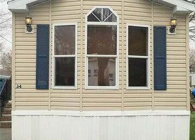 Property at 34 Shea St, Brunswick, ME 04011, 2 beds, 1 bath
