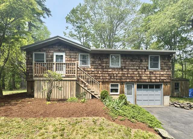 Property at 111 Norton Rd, Kittery, ME 03904, 3 beds, 1.5 baths