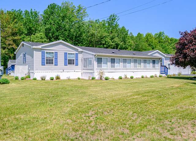 Property at 2 Windsor Dr, Alfred, ME 04002, 3 beds, 2 baths