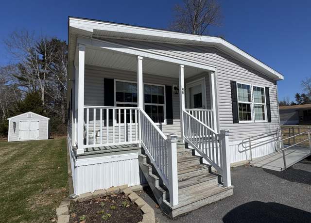 Property at 4b Andrea St, Topsham, ME 04086, 3 beds, 2 baths