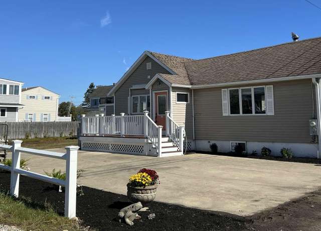 Property at 9 Days Ln, Wells, ME 04090, 2 beds, 1 bath