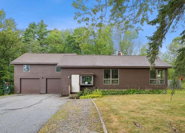 Property at 44 Winn Rd, Falmouth, ME 04105, 4 beds, 2.5 baths