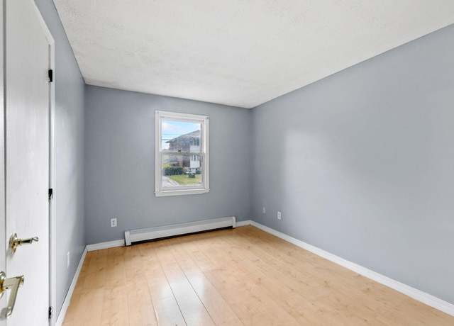 Property at 35 University St, Auburn, ME 04210, 3 beds, 1.5 baths