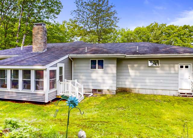 Property at 76 Parkview Ave, Livermore Falls, ME 04254, 2 beds, 1 bath