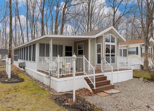 Property at 1 Robinson Way Unit B65, Kennebunk, ME 04043, 1 bed, 1 bath