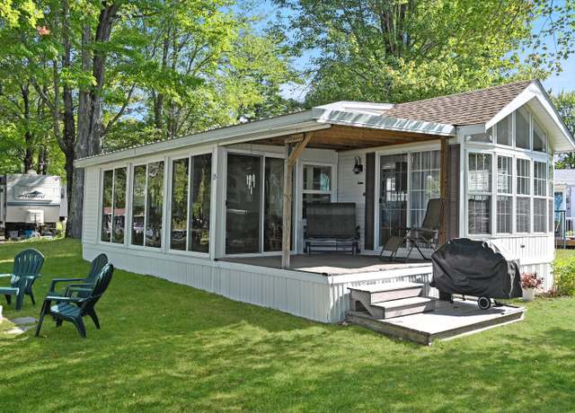 Property at 15 Allens Way #18, Raymond, ME 04071, 1 bed, 1 bath