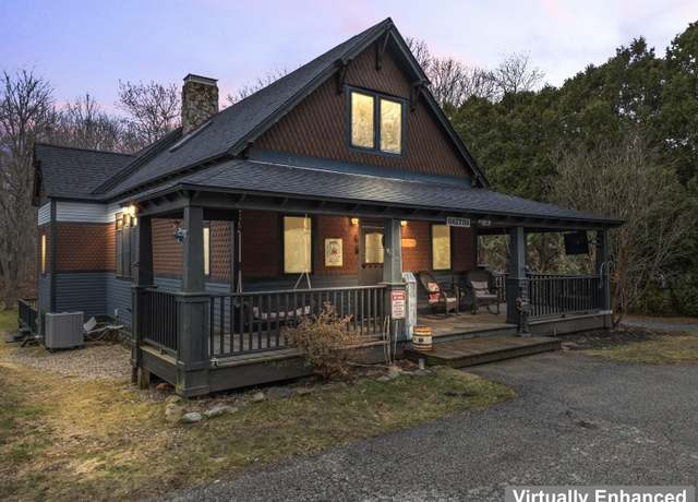 Property at 65 Main St, York, ME 03909, 6 beds, 3 baths